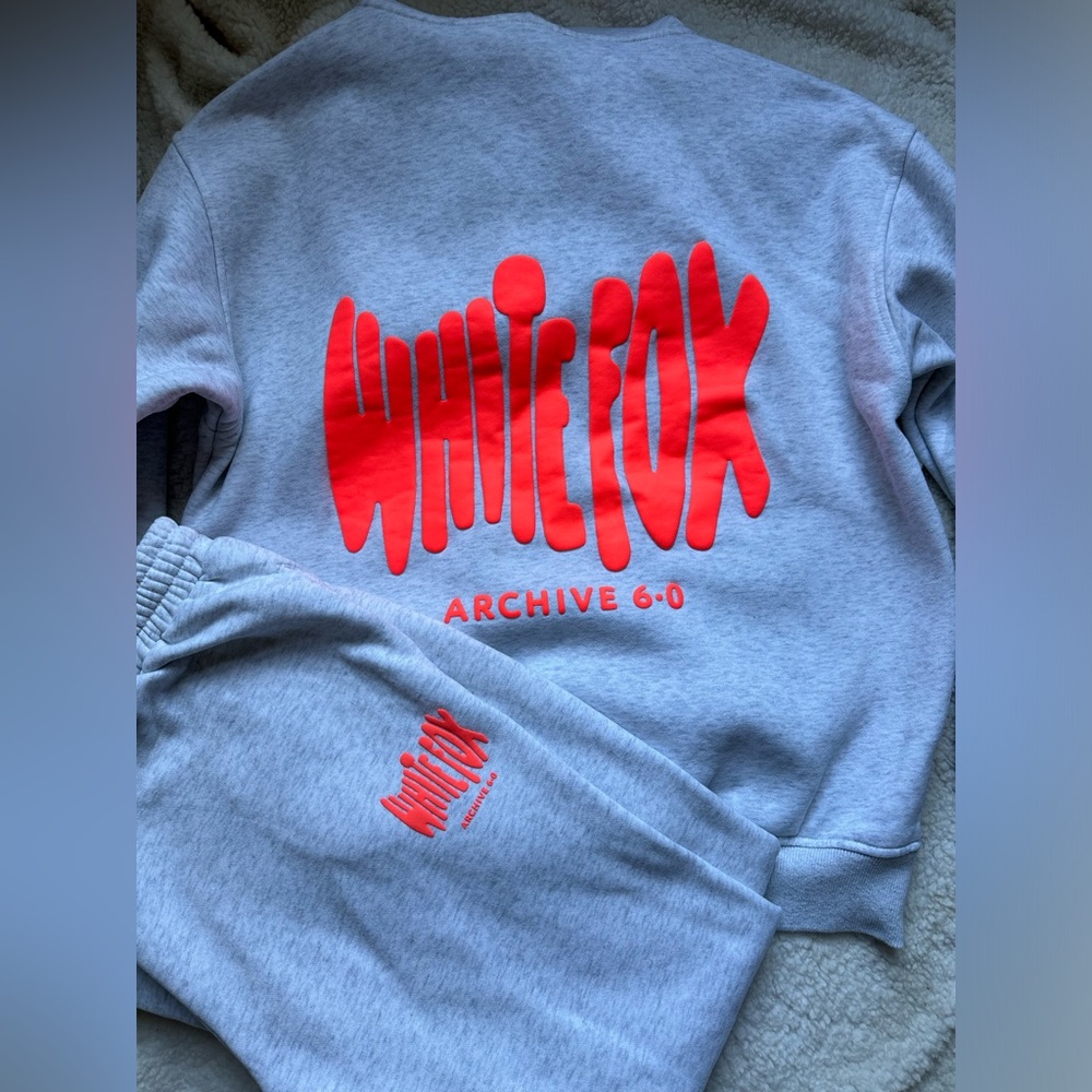 White Fox gray neon set